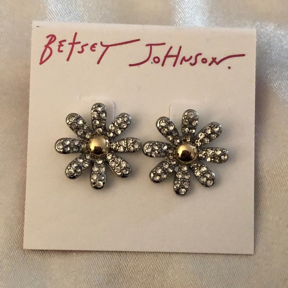 Betsey Johnson Silver Tone Ohh A Daisy Stud Earrings Crystal Accents NWT - Picture 2 of 13